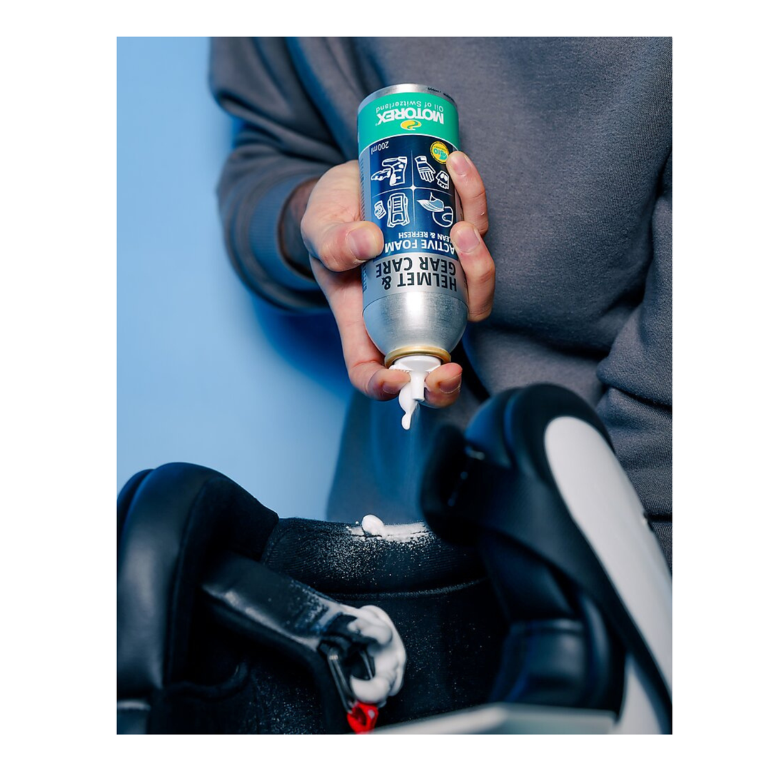 Foam Based Gear Spray for cleaning and freshens